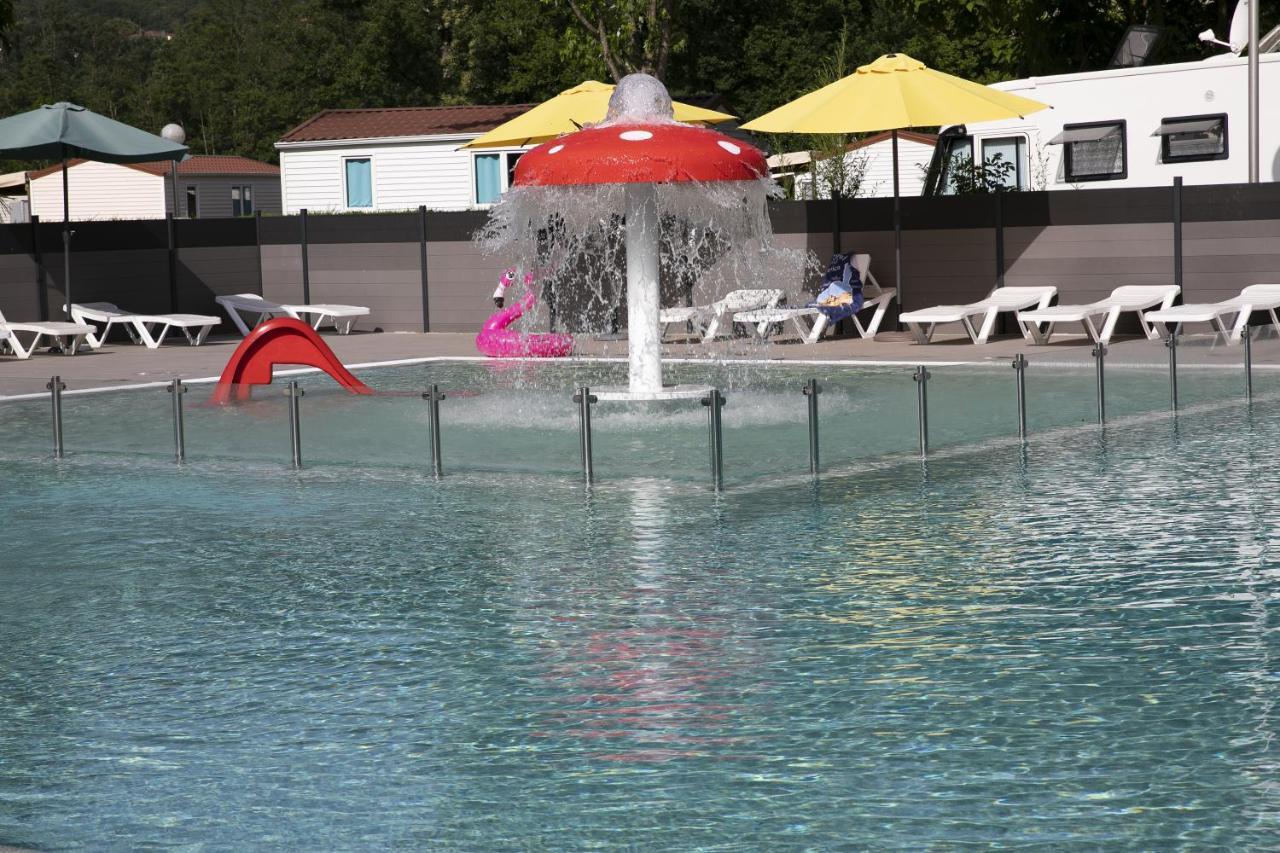 Camping Du Lac Foix Exterior photo